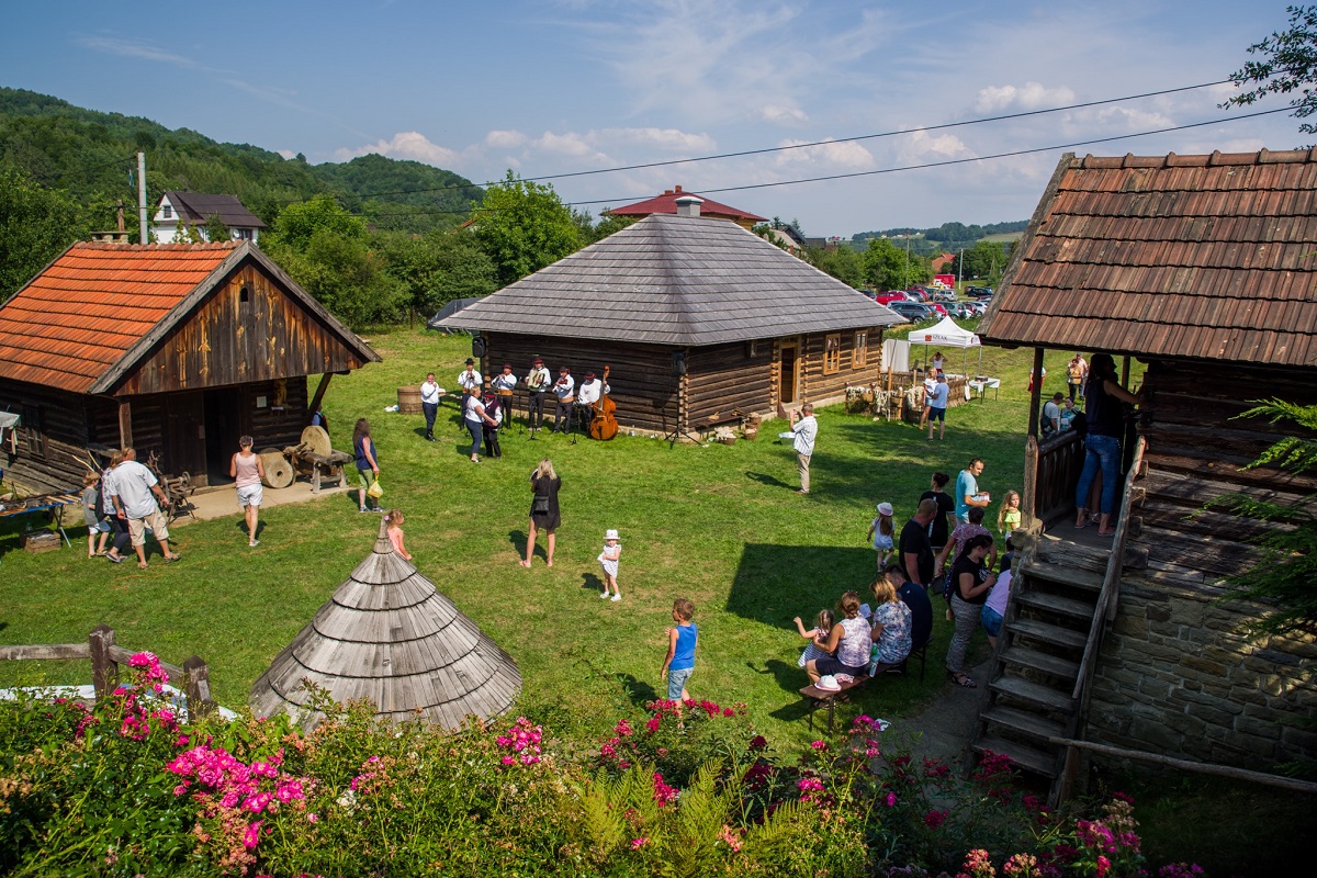 Skansen na Jędrzejkówce w Laskowej 